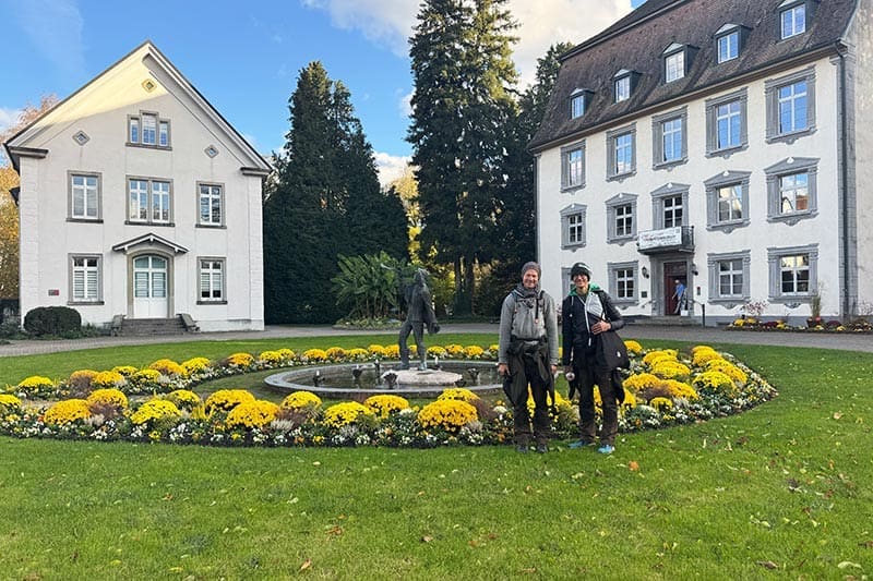 Heiko-und-Franz-neben-Trompetenmuseum-in-Bad-Säckingen
