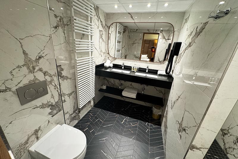 Marmorstein-Bad-im-Hotel-Bristol