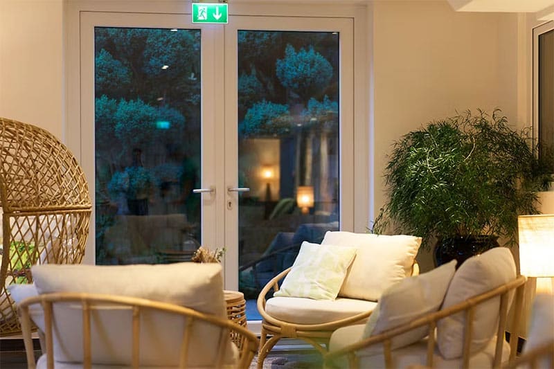 Relaxstühle-im-Wellnessbereich-des-Hotels-Kaiserstuhl