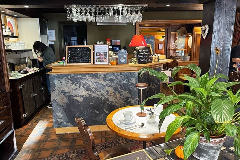 Restaurant-und-Frühstück-im-Hotel-Suisse