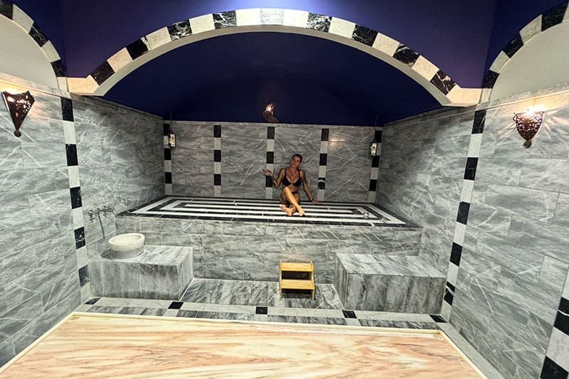 Shania-im-Hamam-der-Vita-Classica-Therme