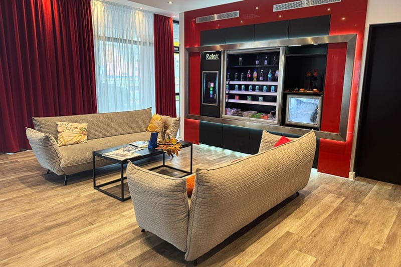 Sitzbereich-Hoteleingang-Dormero-Zürich