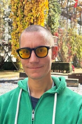 Franz-mit-neuer-Brille-von-Optiker-in-Passau