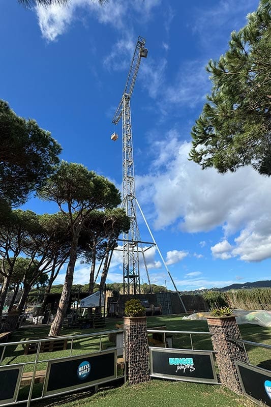 Bungee-Jumping-Turm-beim-Water-World-Parc-in-Lloret-de-Mar