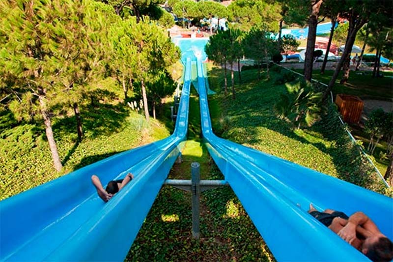 Kamikaze-zwei-Ruschen-im-Water-World-Parc-Lloret