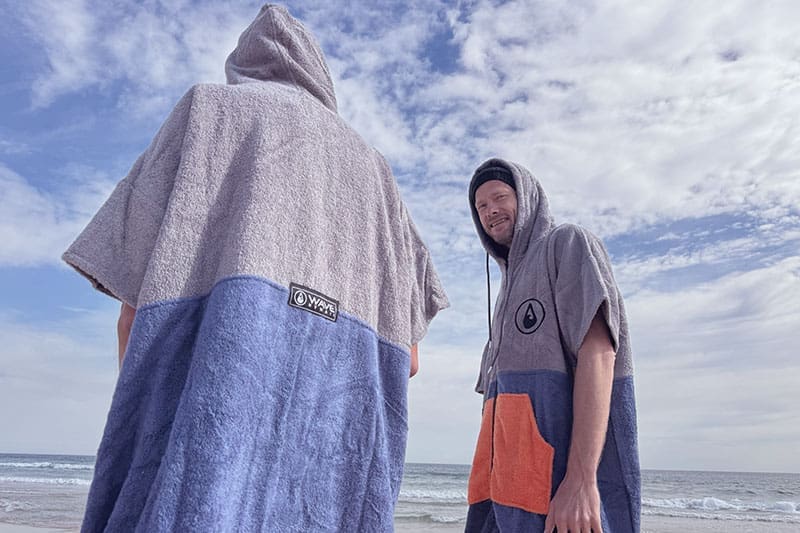 Franz-und-Heiko-im-Poncho-von-Wave-Hawaii