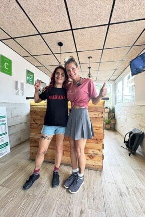 Laura-und-Shania-Rezeption-Campingplatz-Torre-del-Sal